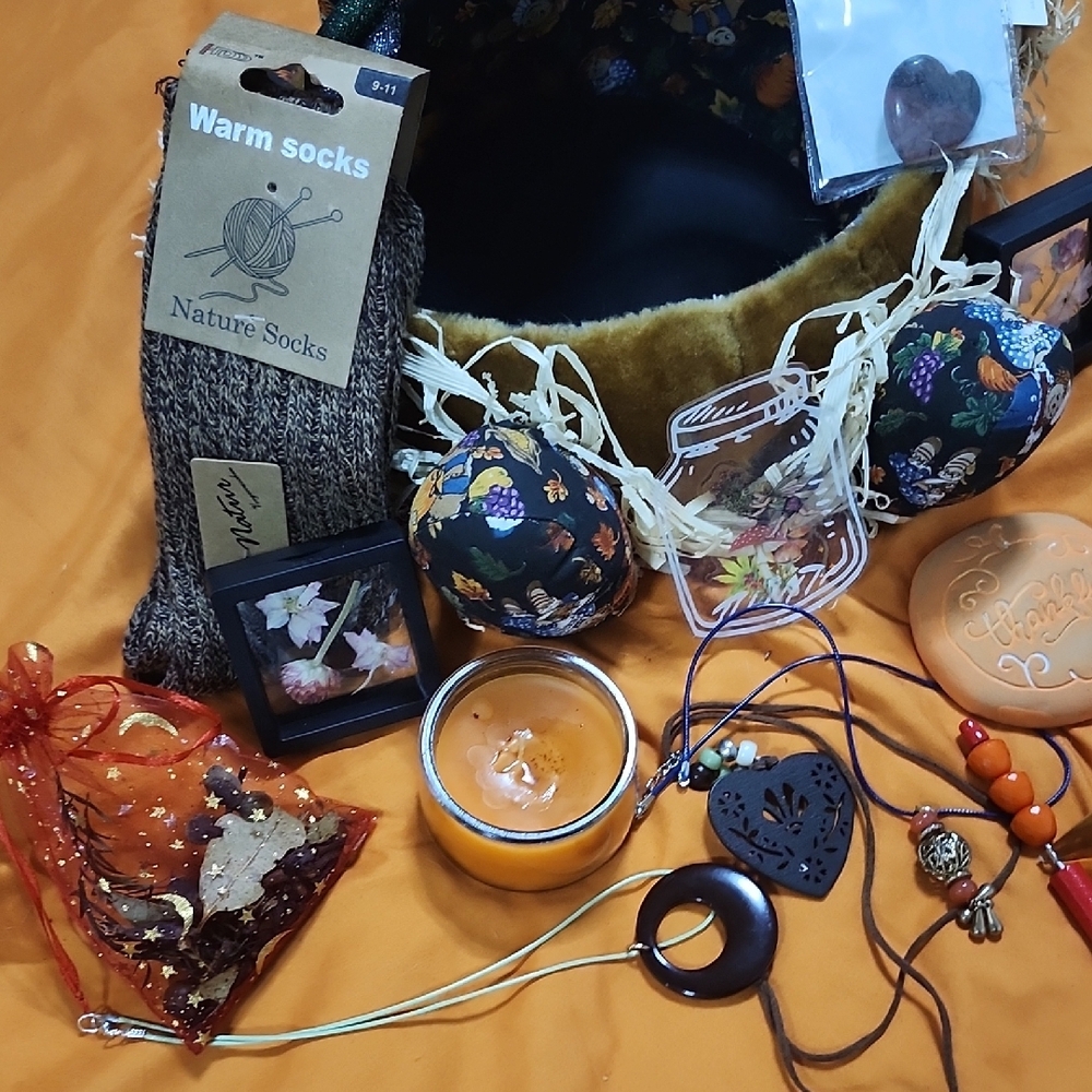 Handcrafted Harvest Heart and Soul Basket - Picture 6 of 8